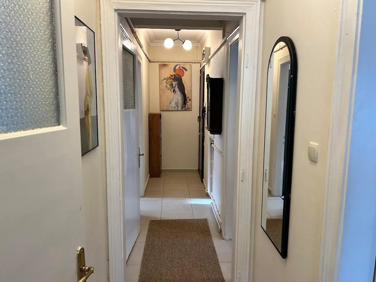 Spacious & Peaceful 2Br Central Apt. W/ Balcony Estambul 0*,  Turquía