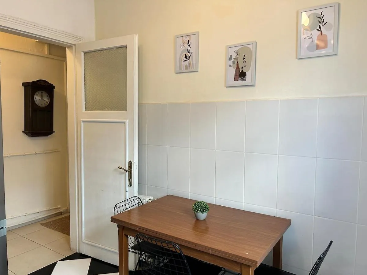 Spacious & Peaceful 2Br Central Apt. W/ Balcony Estambul