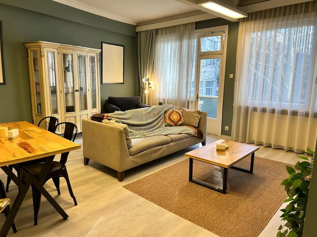 Spacious & Peaceful 2Br Central Apt. W/ Balcony Estambul Apartamento