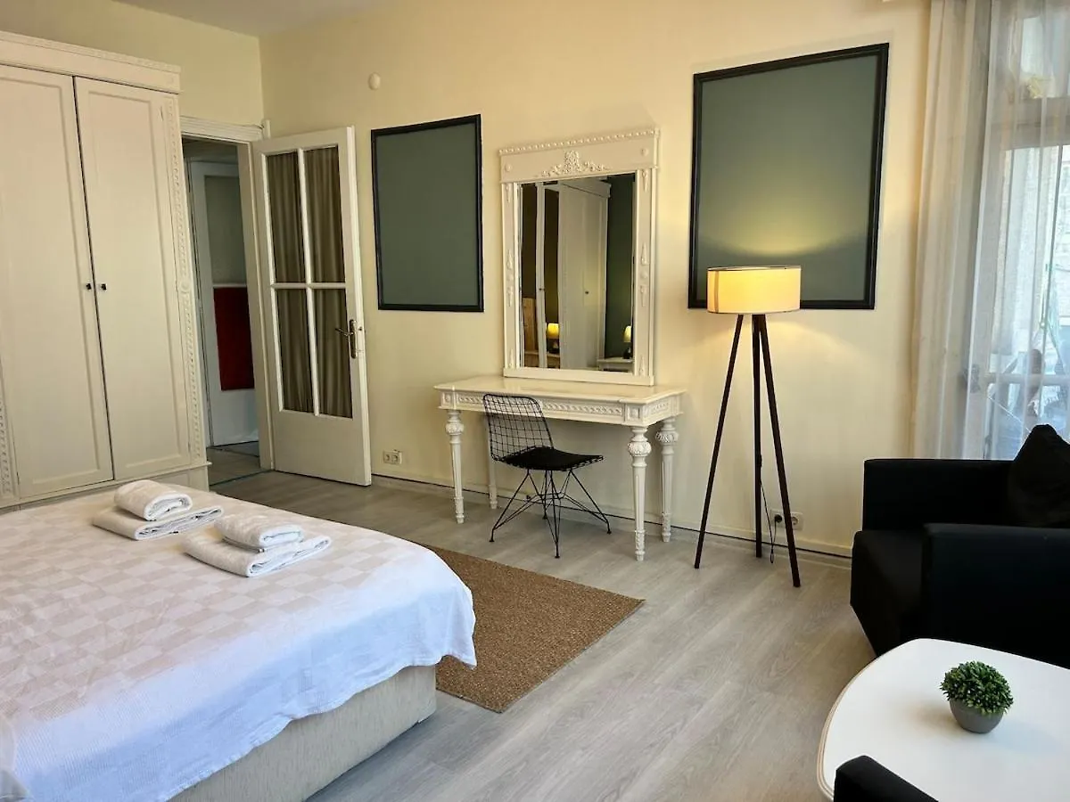 Spacious & Peaceful 2Br Central Apt. W/ Balcony Istambul Apartamento
